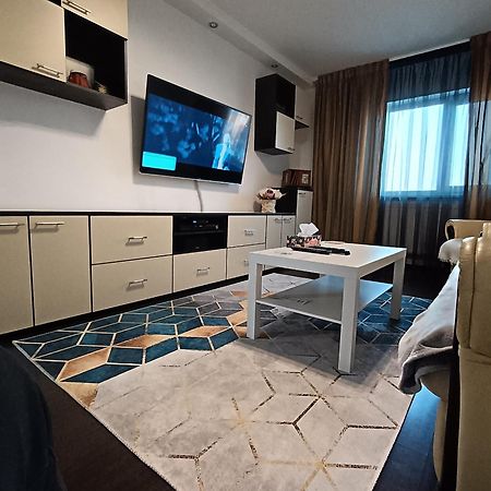 Adrian Home 3 Rooms Apartment โปลเยชต์ ภายนอก รูปภาพ